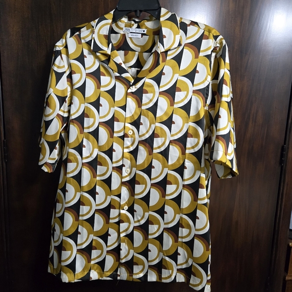 Zara Geometric Satin Soft Print Top, regular fit, Small - Picture 11 of 13